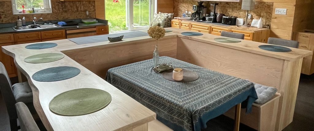 A DIY breakfast nook